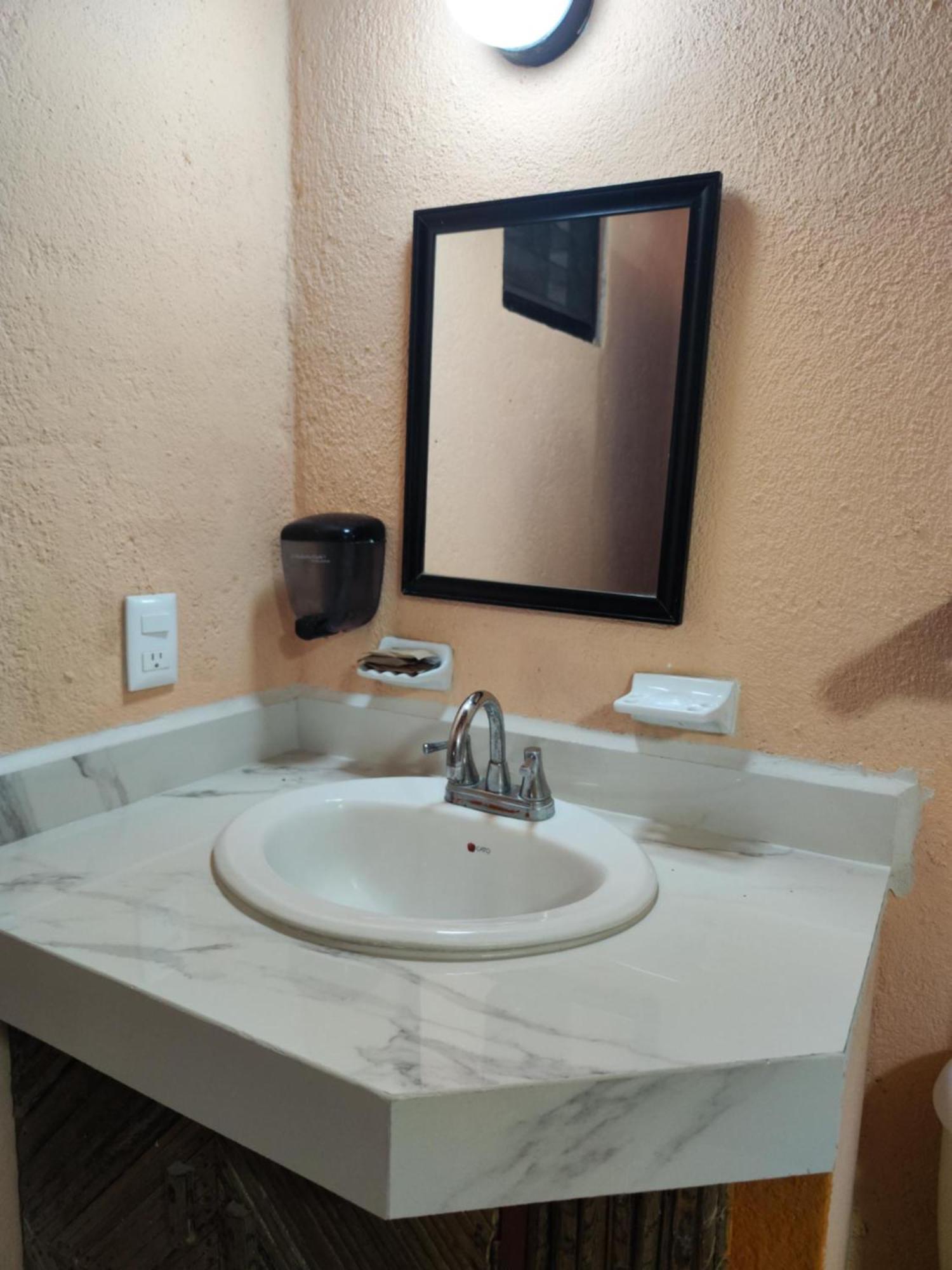 זיהואטנחו Hotel J.B. מראה חיצוני תמונה